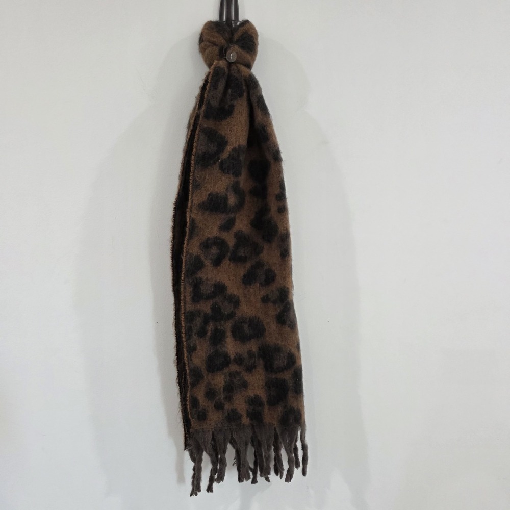 Universal‎ Thread Womens Cozy Leopard Print Scarf